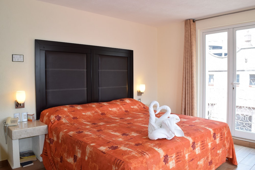 Superior Room, 1 King Bed photo 1