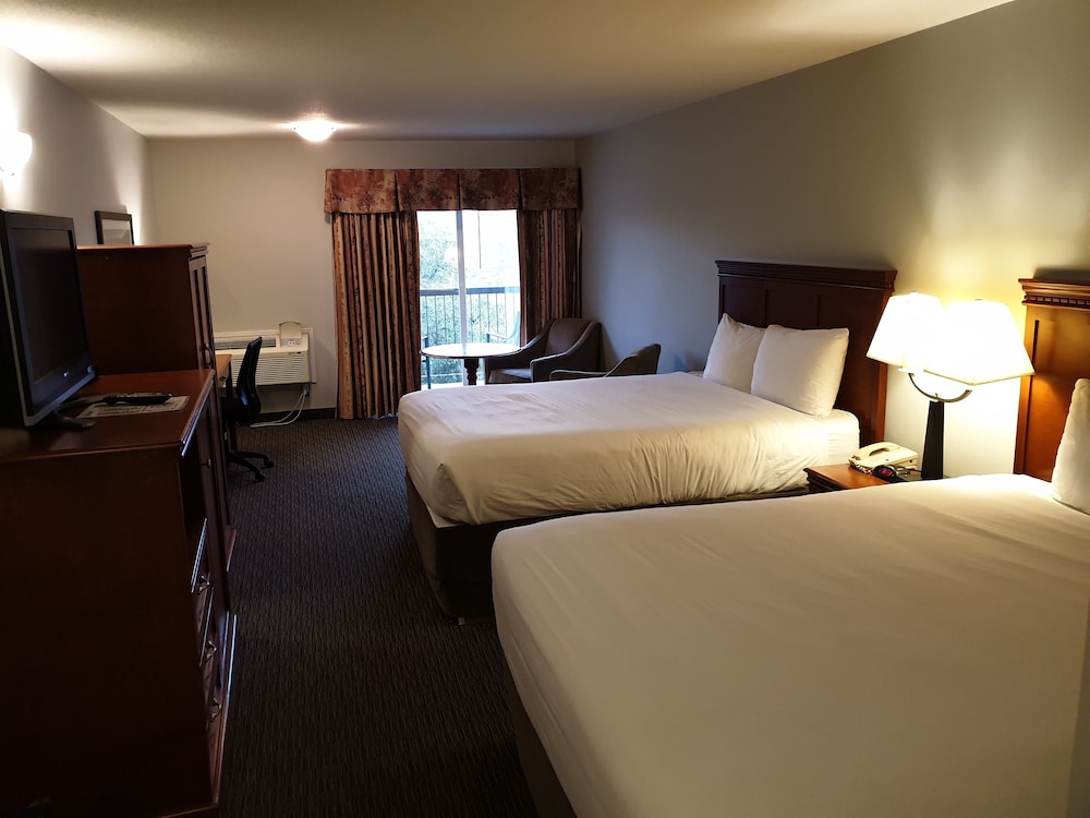 Room, 2 Queen Beds, Balcony, River View photo 2