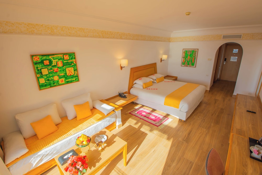 Luxury Twin Room, Pool View - Photo 9