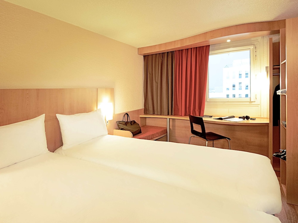 Standard Room, 2 Twin Beds - Photo 1