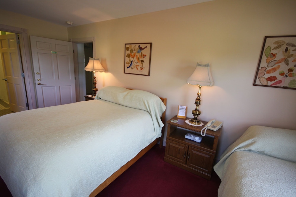 Family Room, Multiple Beds, Accessible, Private Bathroom photo 3