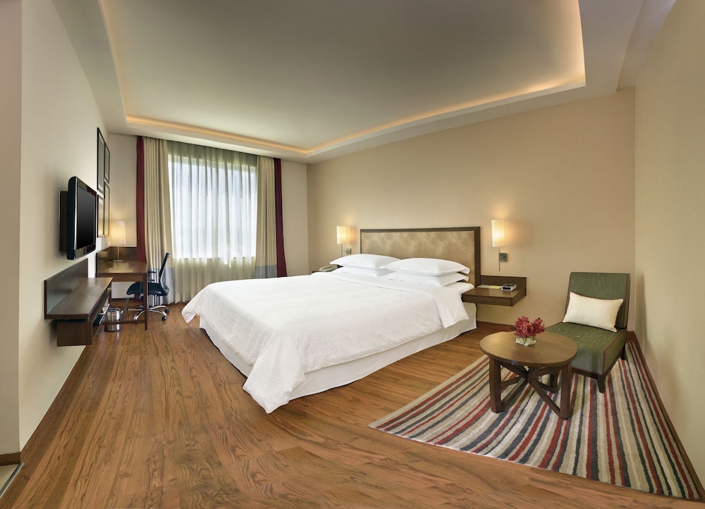 Executive Suite, 1 King Bed photo 2
