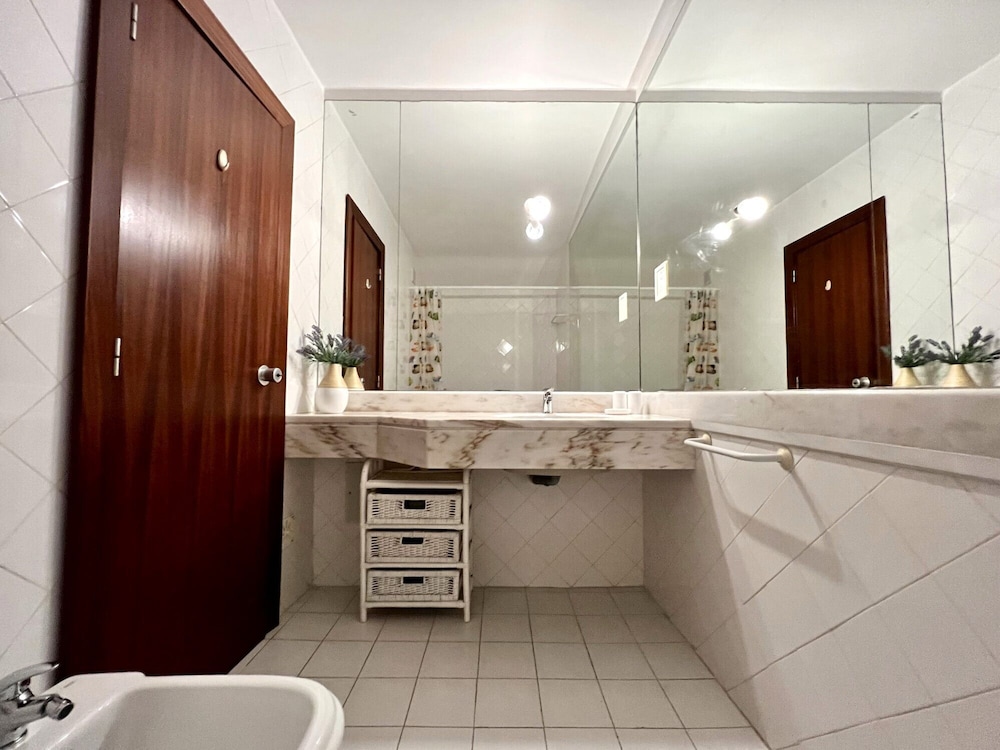 Apartment, 2 Bedrooms, Pool Access photo 3