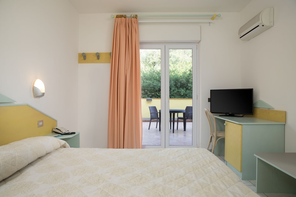 Room (Classic Plus) photo 2