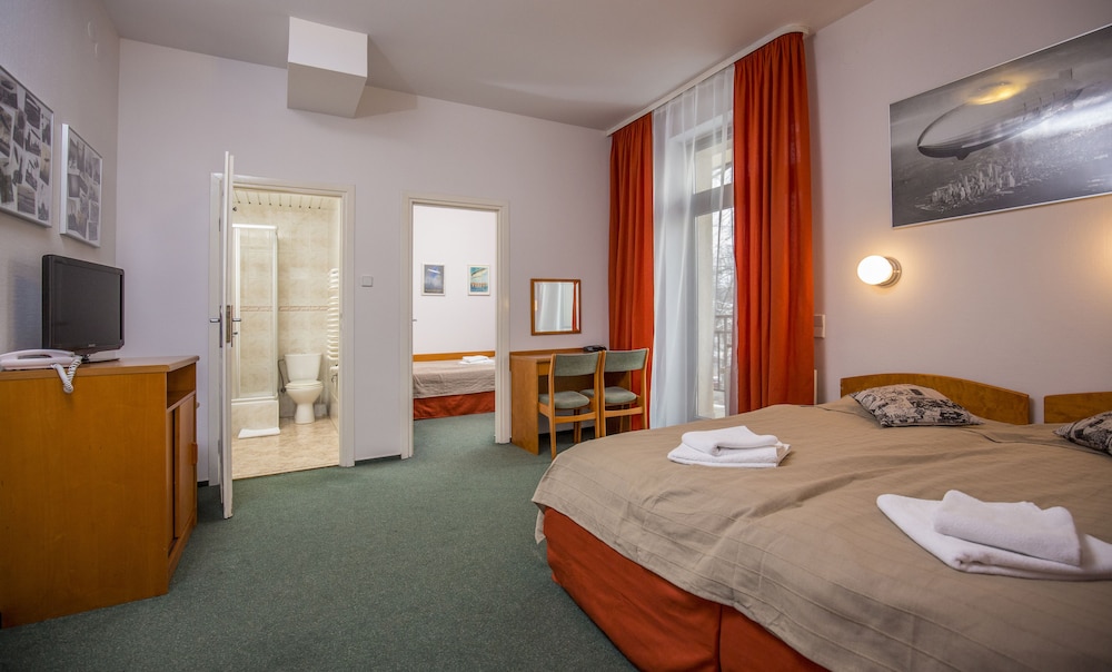 Comfort Room, 2 Bedrooms, Garden View