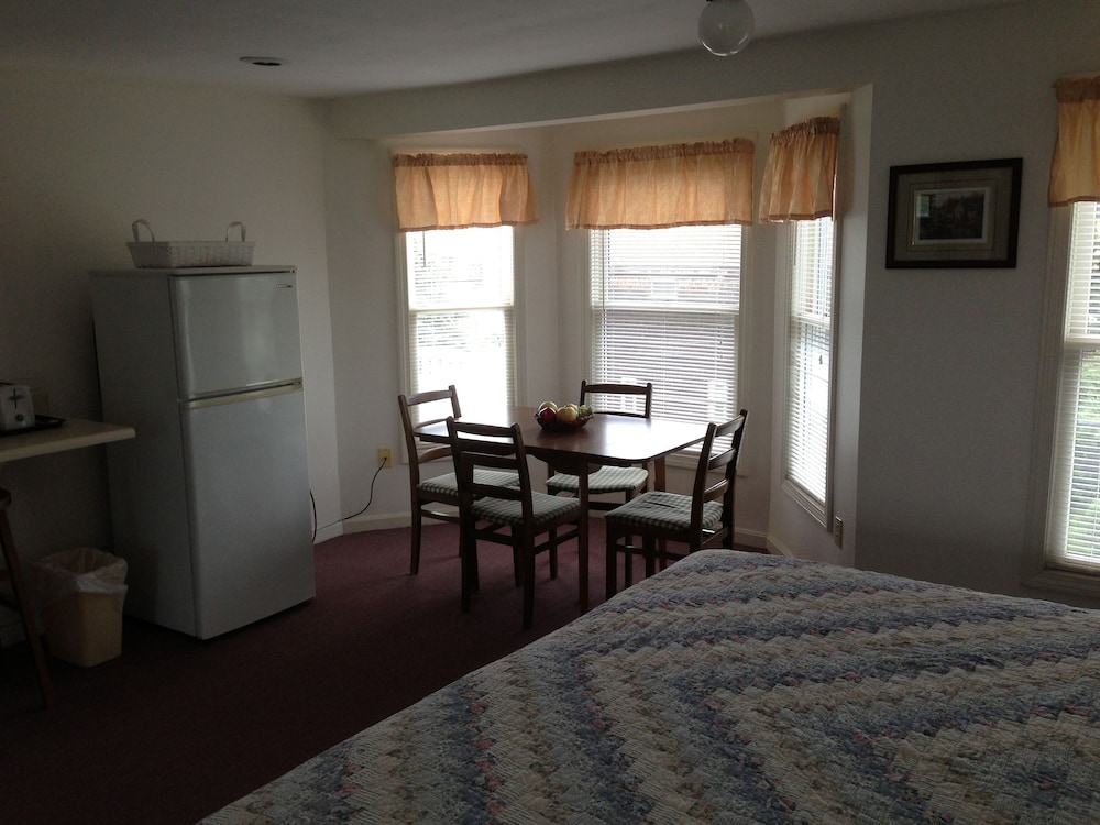 Standard Room, 1 King Bed with Sofa bed, Non Smoking photo 3
