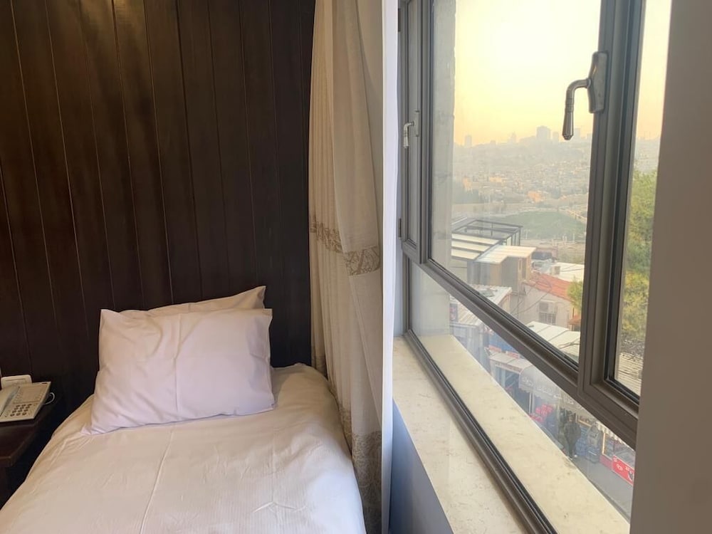 Premium Double Room - Photo 16