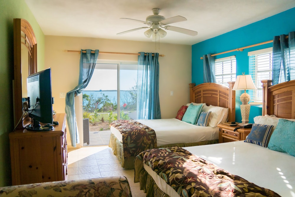 Deluxe Double Room, 2 Queen Beds, Beach View