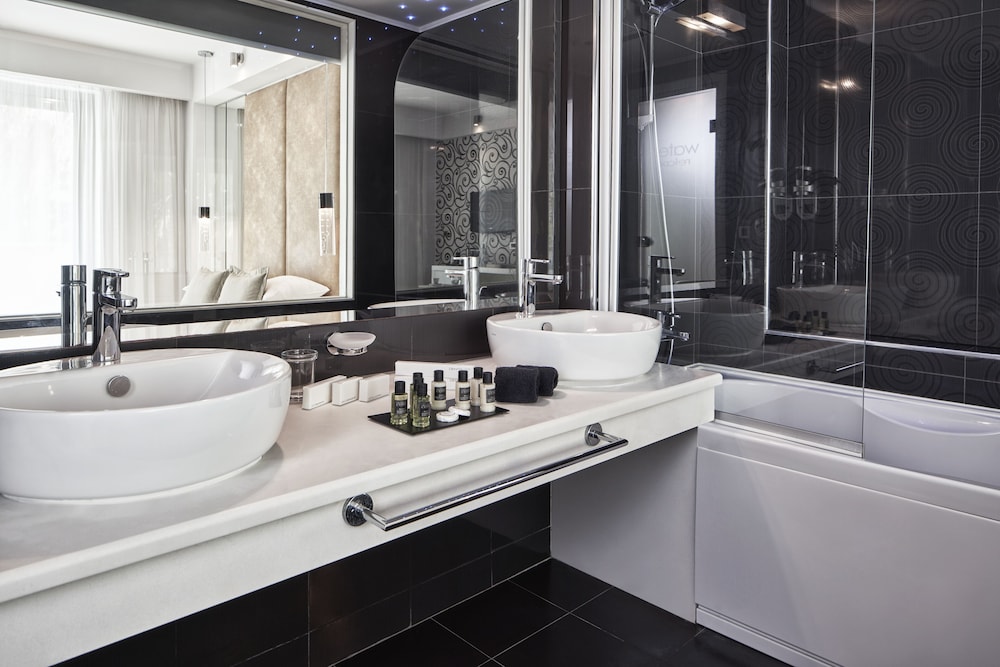 Premium Deluxe Room - Photo 6