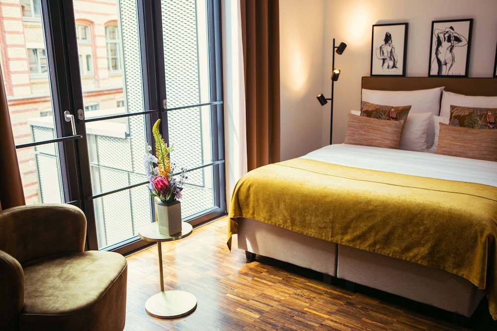 Superior Room, 1 Queen Bed, Courtyard View photo 2