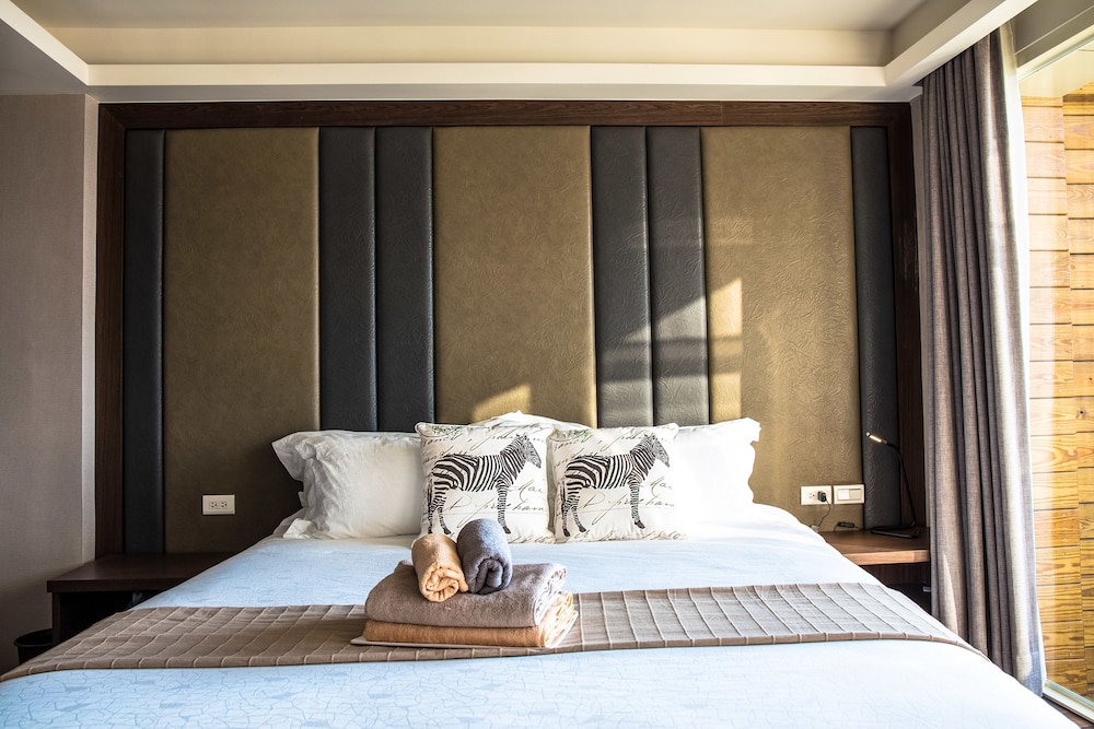 Design Double Room, 1 King Bed, Balcony, Ocean View photo 2