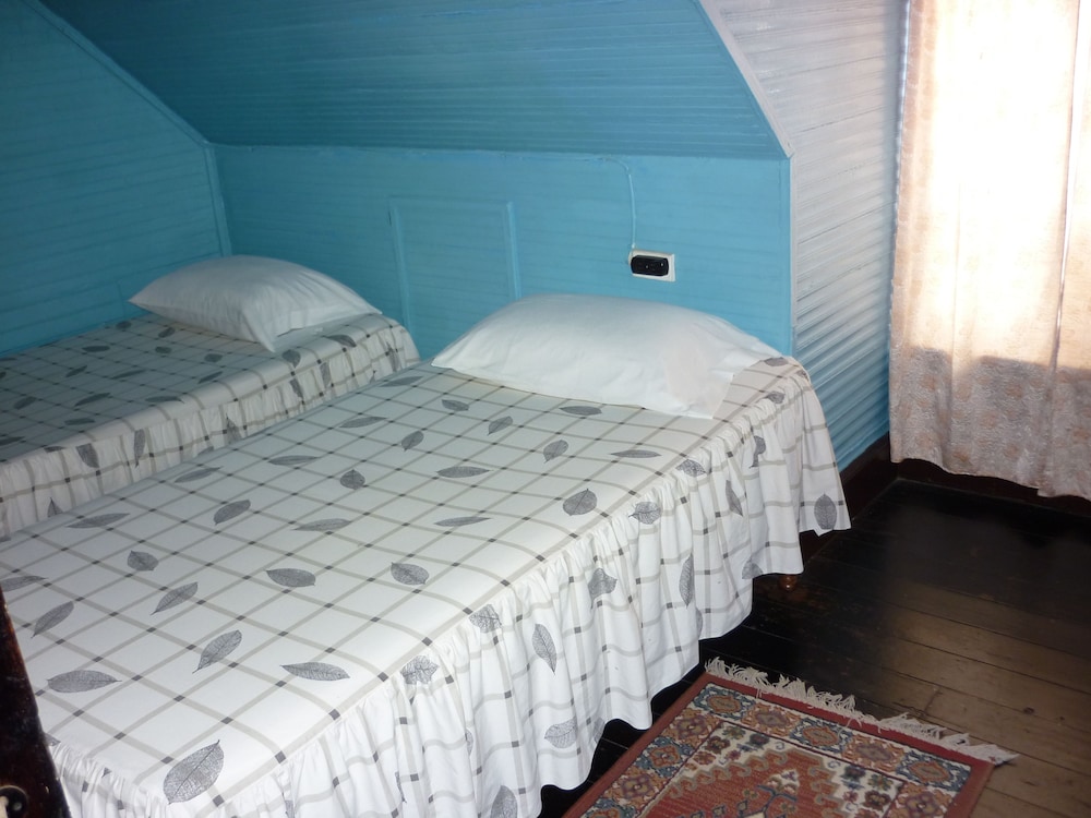 Triple Room, Multiple Beds, Non Smoking, Shared Bathroom