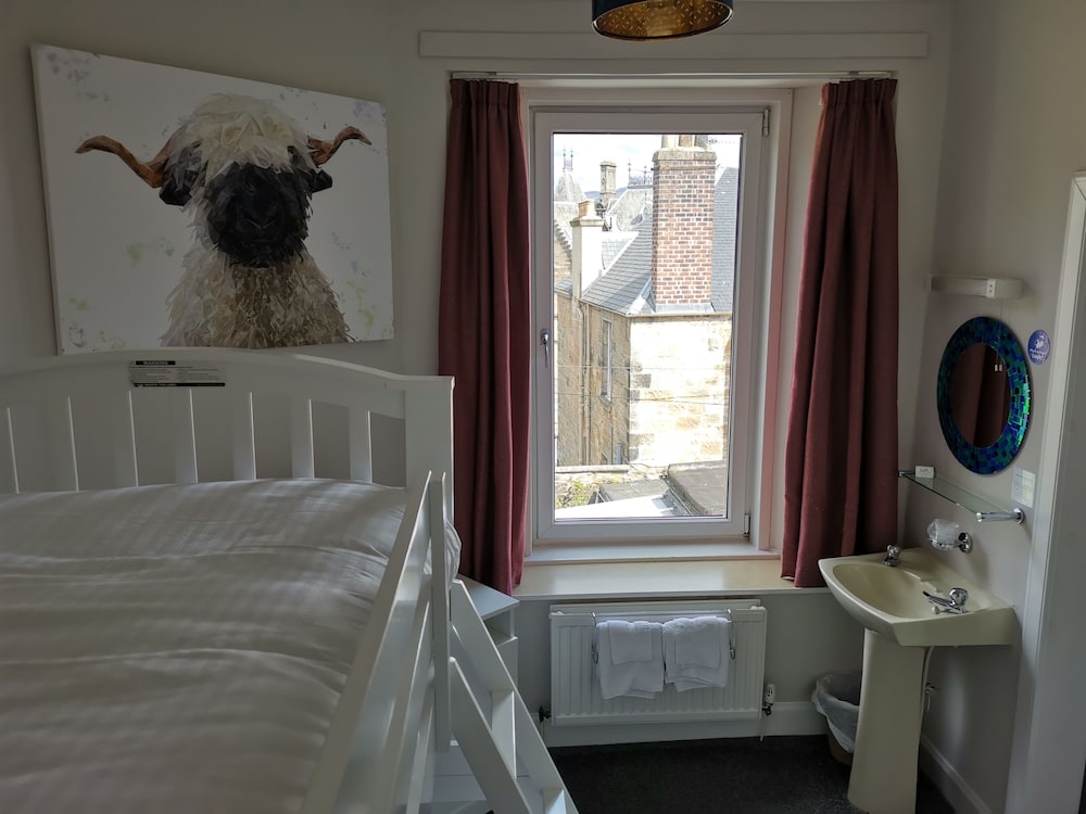 Suite, Ensuite photo 2