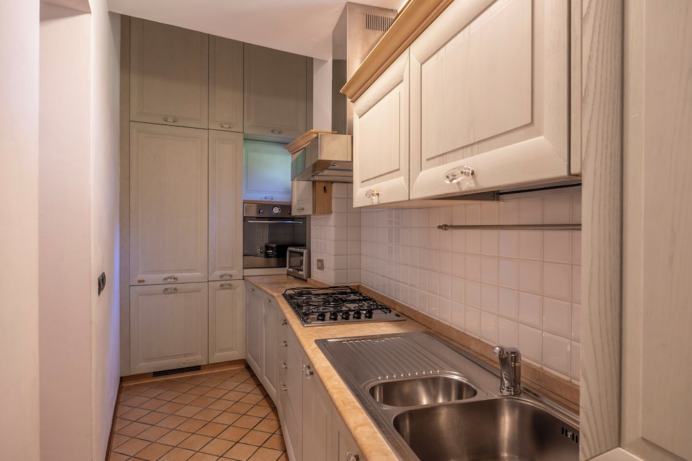 Exclusive Condo, 3 Bedrooms - Photo 4