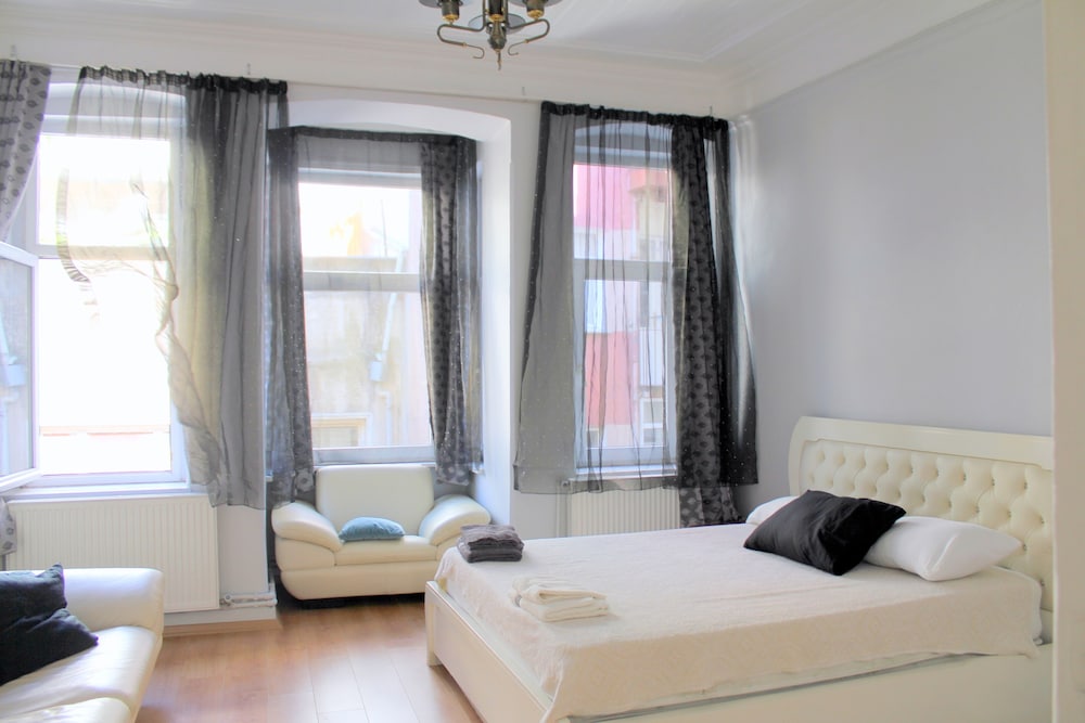 Apartment photo 1