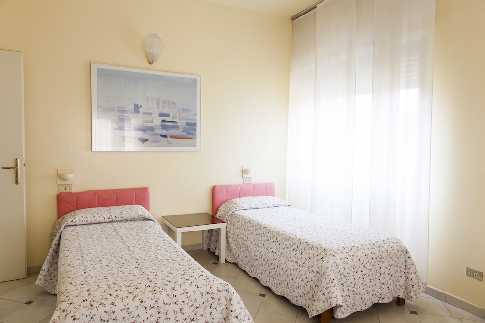 Double or Twin Room photo 2