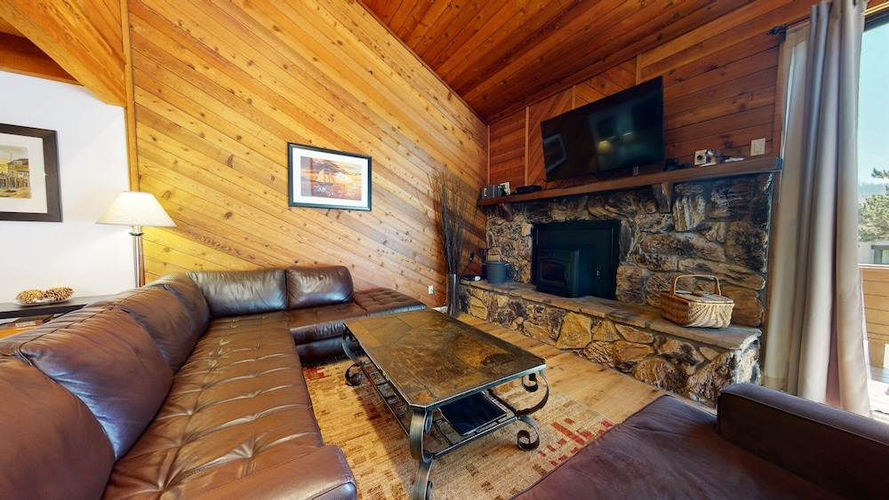 Condo, 2 Bedrooms
