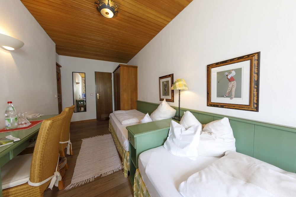 Twin Room, Non Smoking photo 2