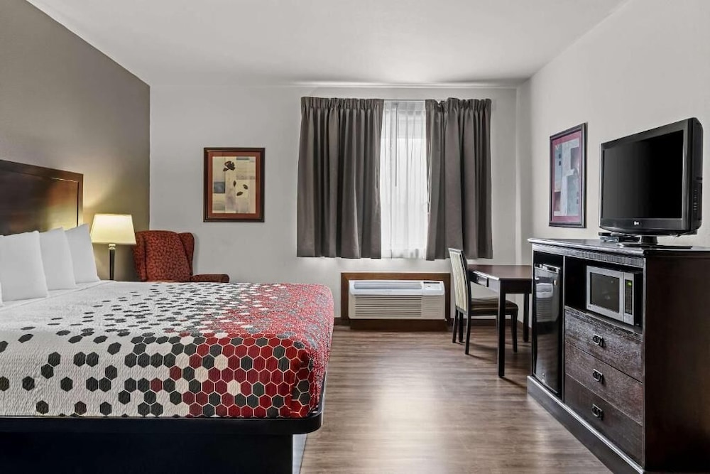 Executive Room, 1 King Bed, Non Smoking photo 3