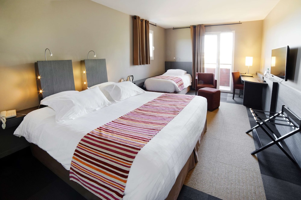 Family Room, Multiple Beds - Photo 1