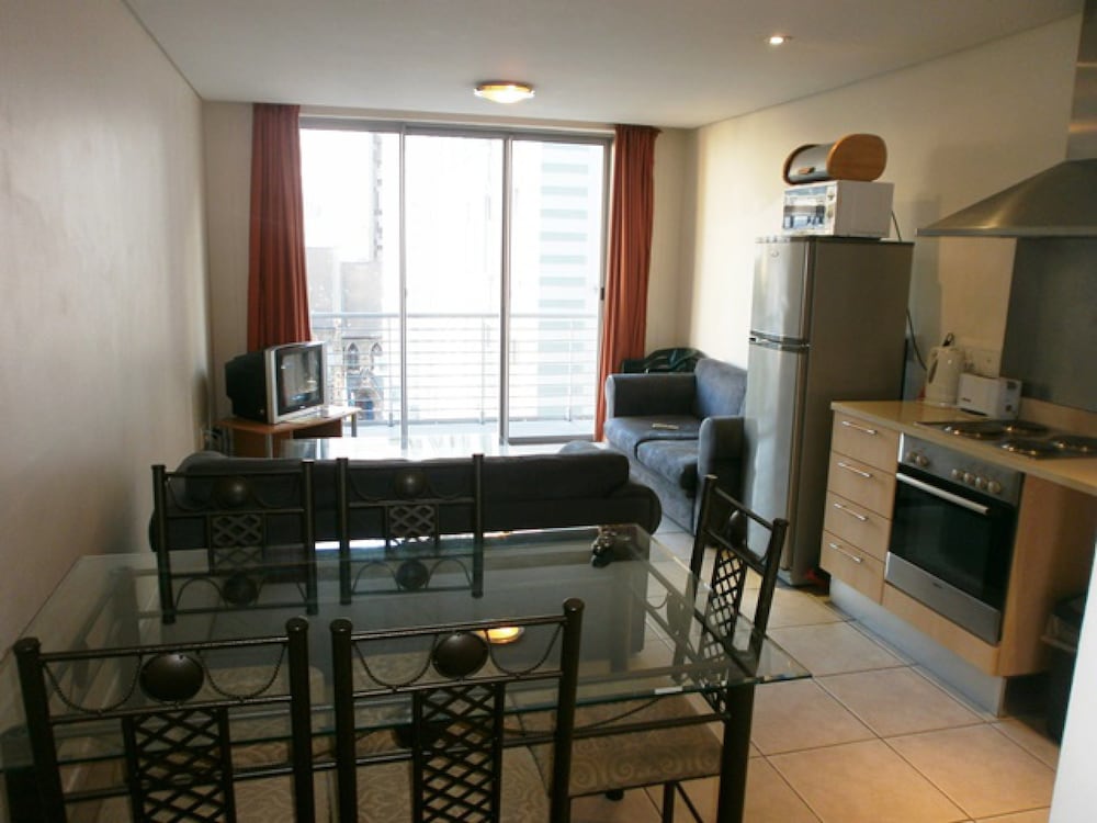 City Apartment, 1 Bedroom, Greenmarket Place 504 (Self Catering & Self Servicing)