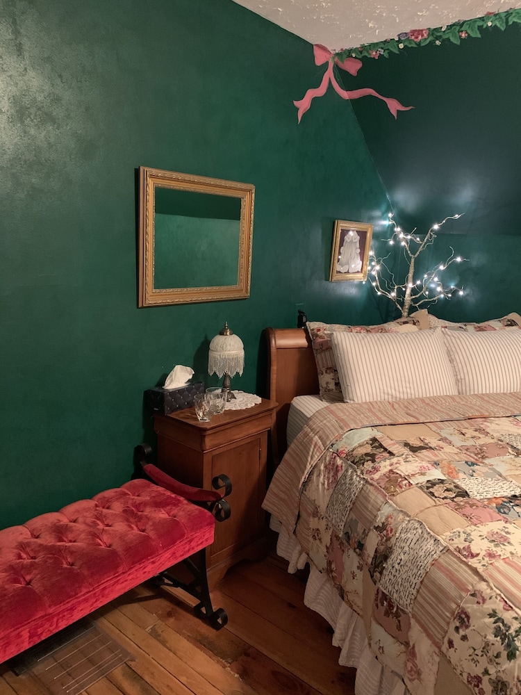 Serenity Room (1 Queen Bed) photo 3