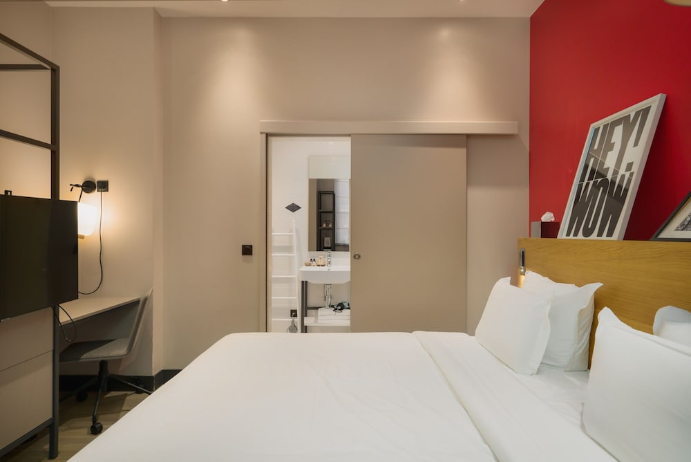 Club Double Room, 1 Queen Bed photo 2