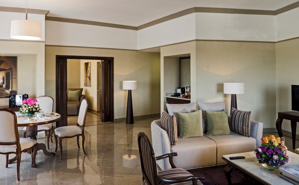 Suite, 1 King Bed (Master) - Photo 2