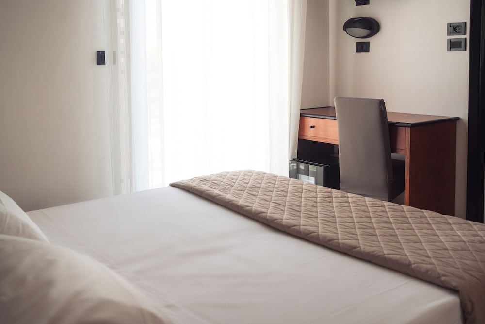 Standard Double or Twin Room - Photo 4
