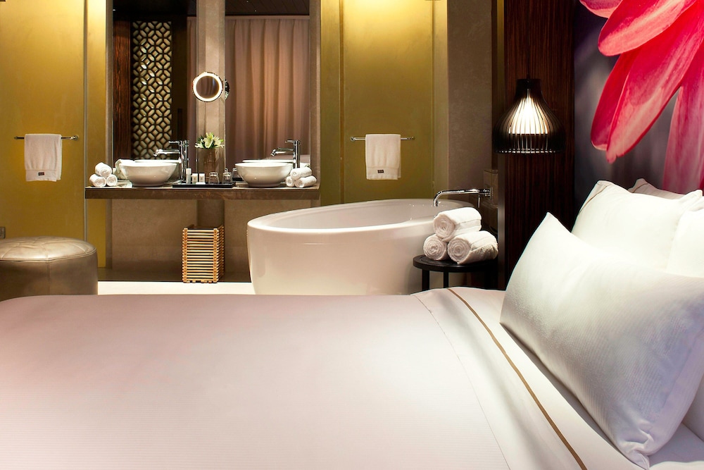 Deluxe Suite, 1 King Bed, Non Smoking