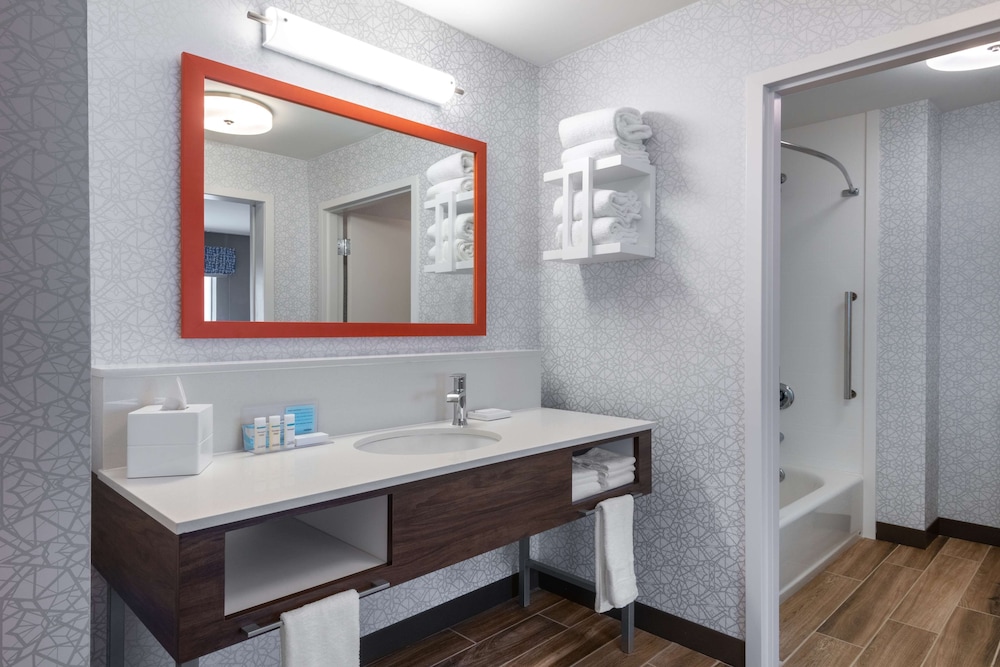 Suite, 1 King Bed, Accessible, Refrigerator & Microwave (Hearing) - Photo 6