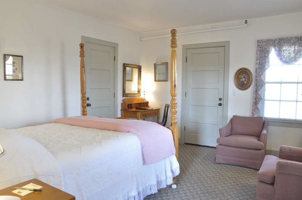 Deluxe Room, 1 Queen Bed, Non Smoking photo 3