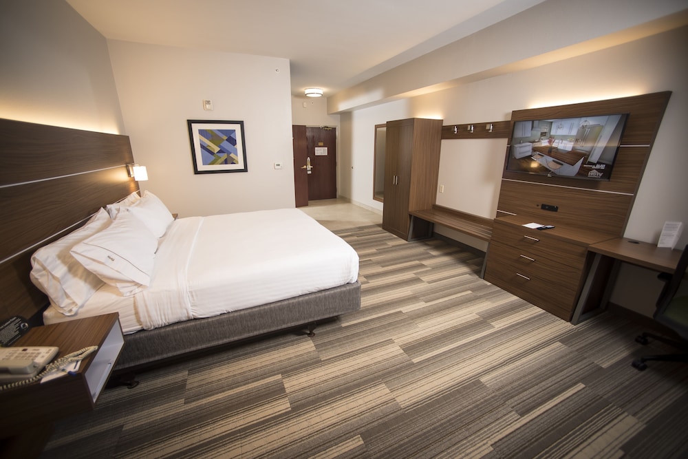 Suite, 1 King Bed (Addl Living Area) - Photo 4