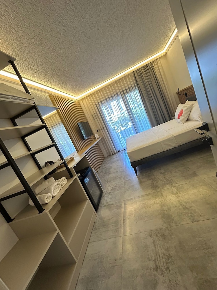 Deluxe Room - Photo 35