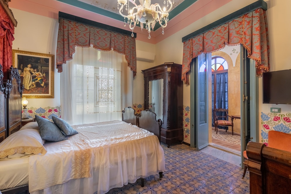 Luxury Suite photo 1