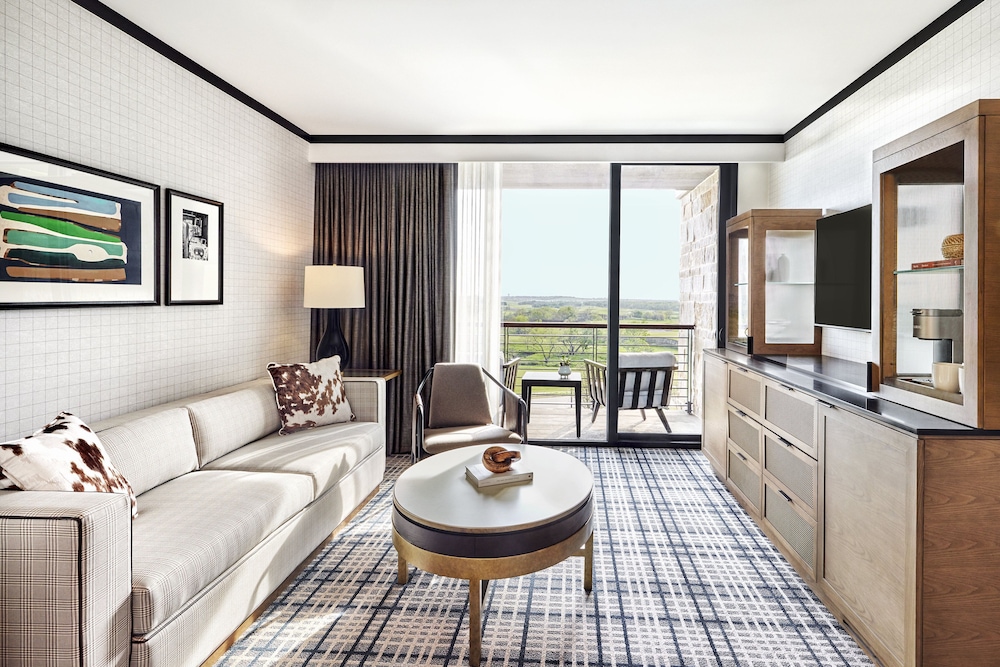 Suite, 1 Bedroom, Balcony - Photo 2