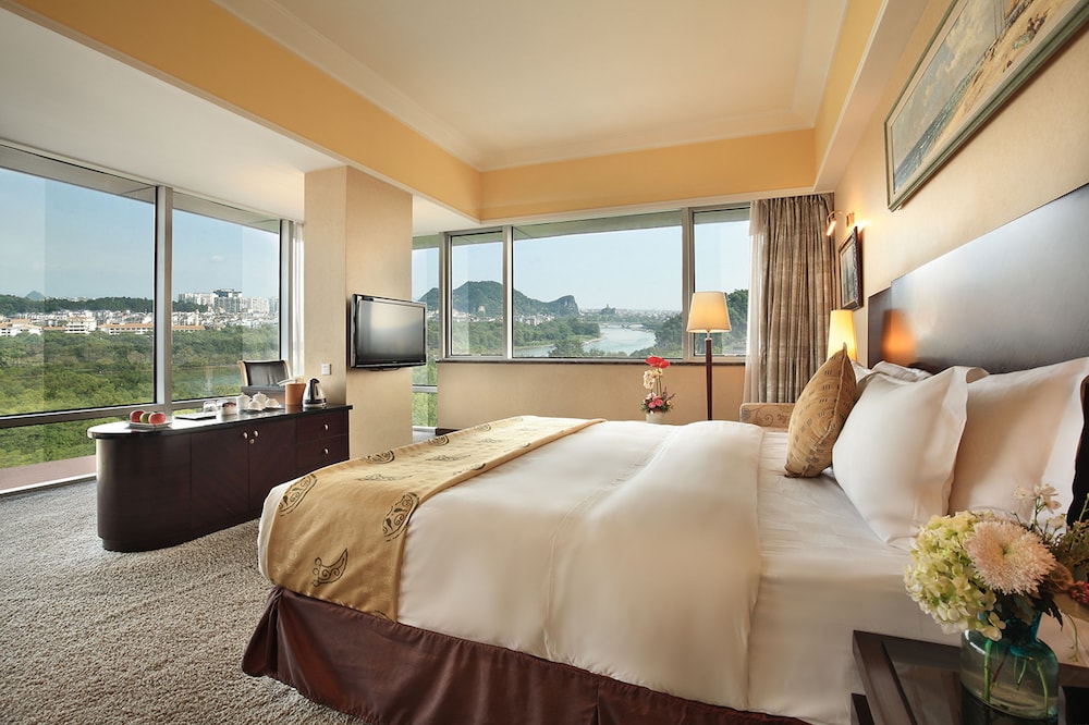 Deluxe King Room, River View - Photo 1