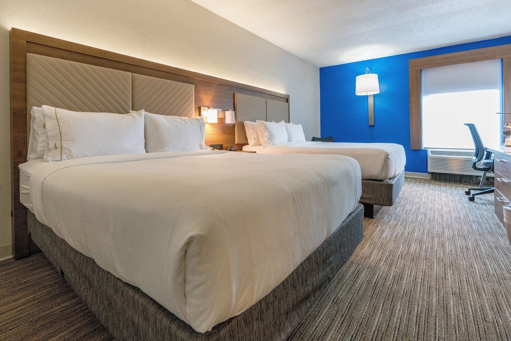 Standard Room, 2 Queen Beds - Photo 2