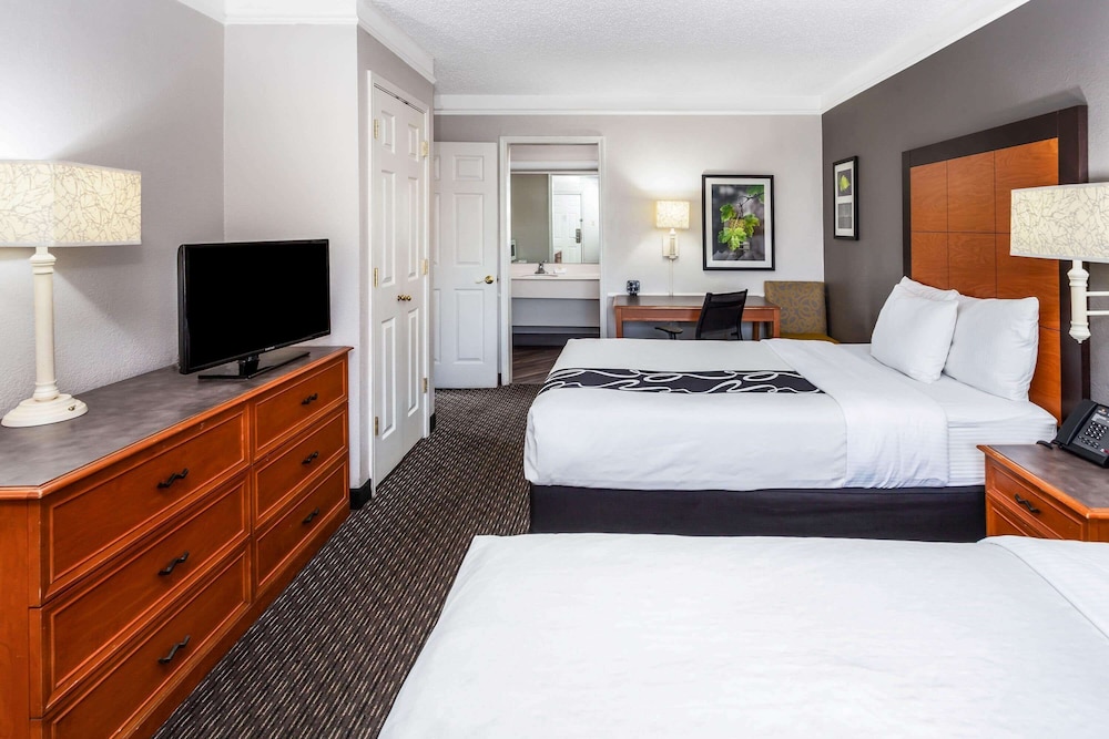 Family Room, Multiple Beds, Non Smoking photo 1