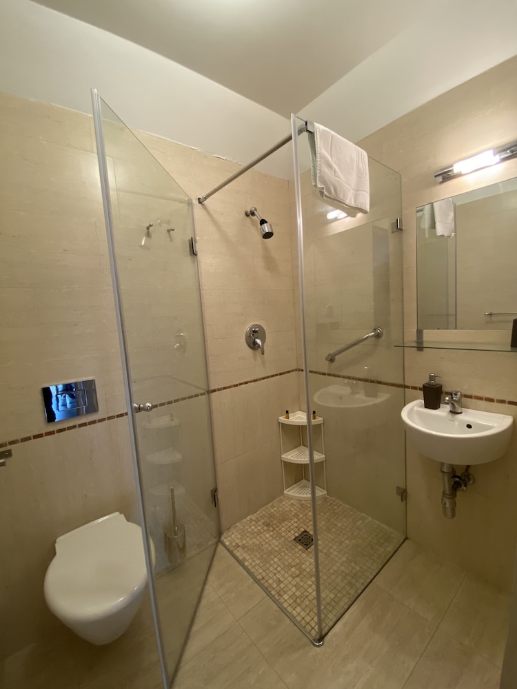 Twin Room - Photo 2
