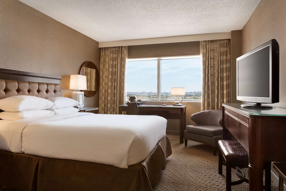 Room, 1 Queen Bed, Accessible (Roll-In Shower)