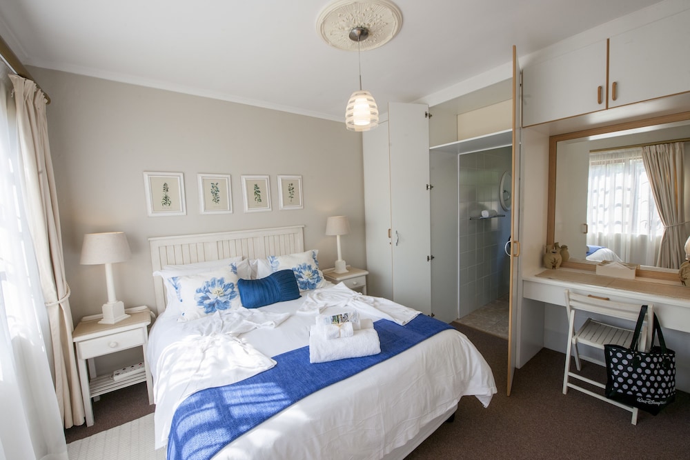 Cottage (Finch cottage + self catering) photo 1