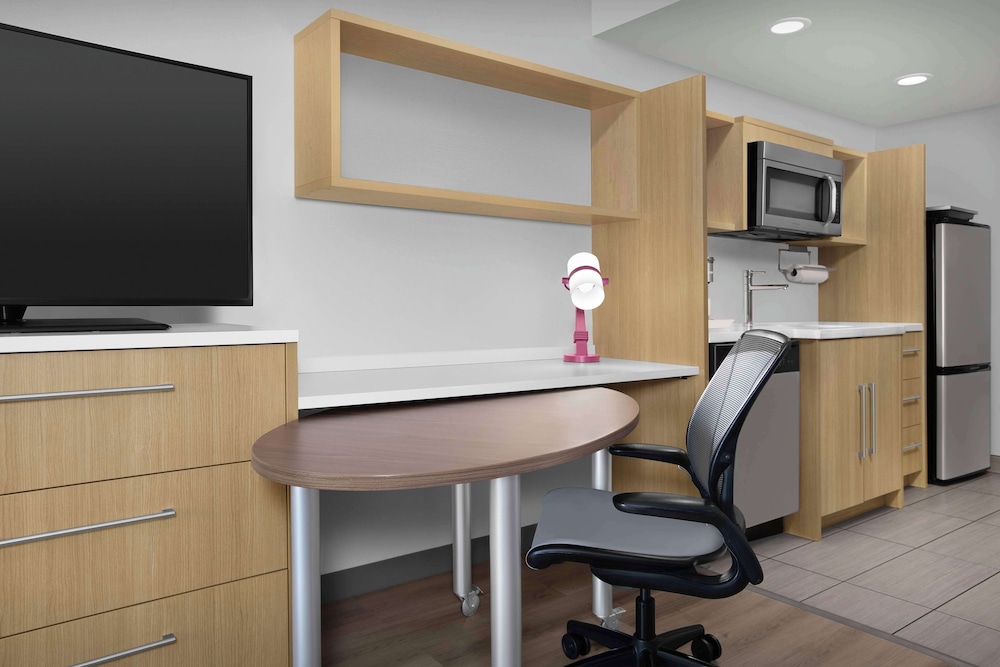 Studio, 1 King Bed, Accessible, Bathtub (Allergy Friendly) photo 3