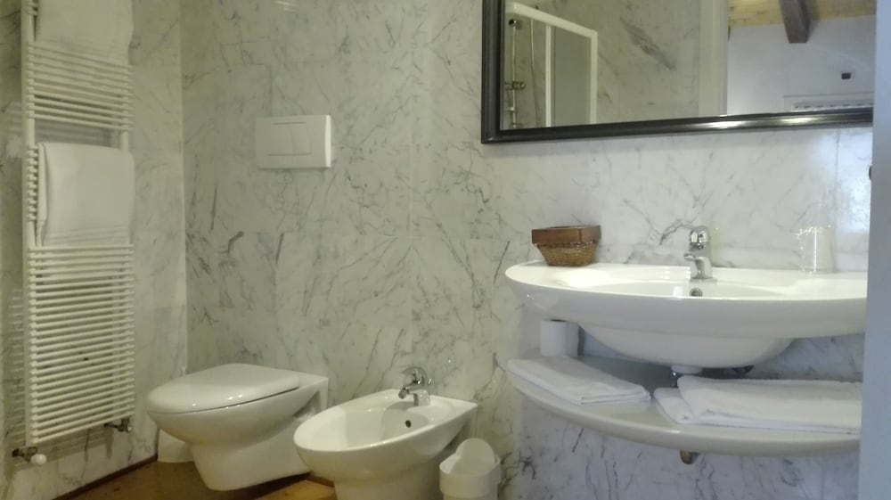 Classic Double Room, Garden View (includes bike use, Brut wine bottle with fruit) photo 3