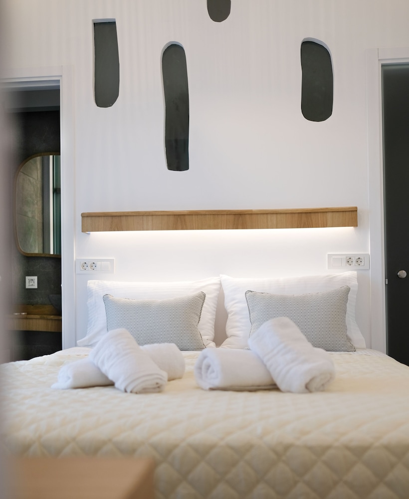 Junior Suite, Mountain View (Next to Caldera)