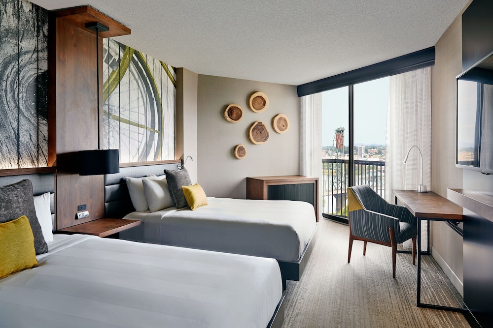 Room, 2 Queen Beds, River View - Photo 3