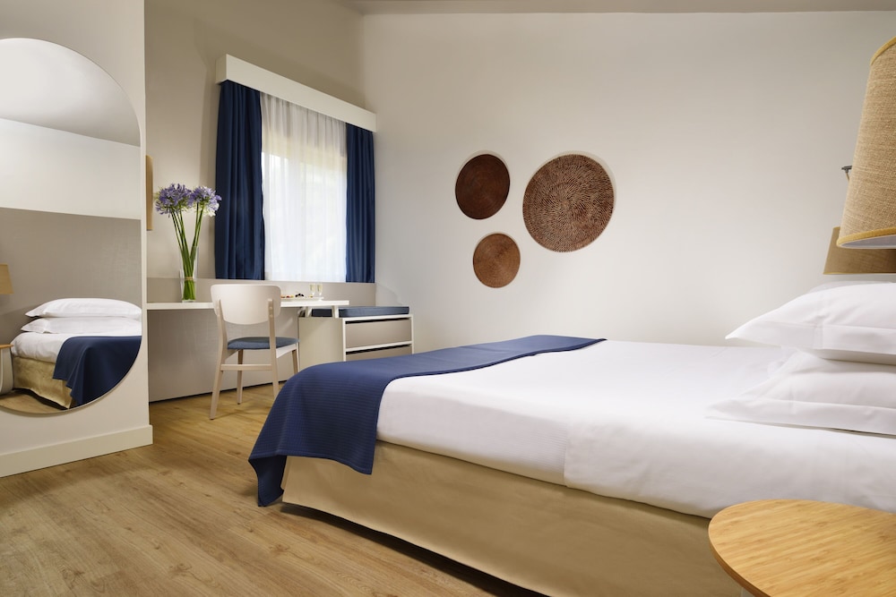 Superior Villa (Double | 1 Single Bed) - Photo 3