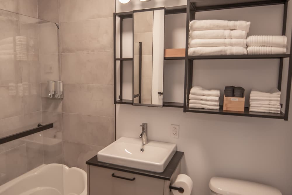 City Apartment, Ensuite photo 1