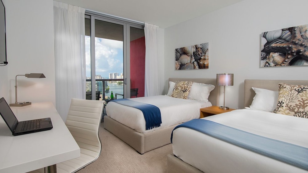 Design Studio Suite, 2 Double Beds photo 2
