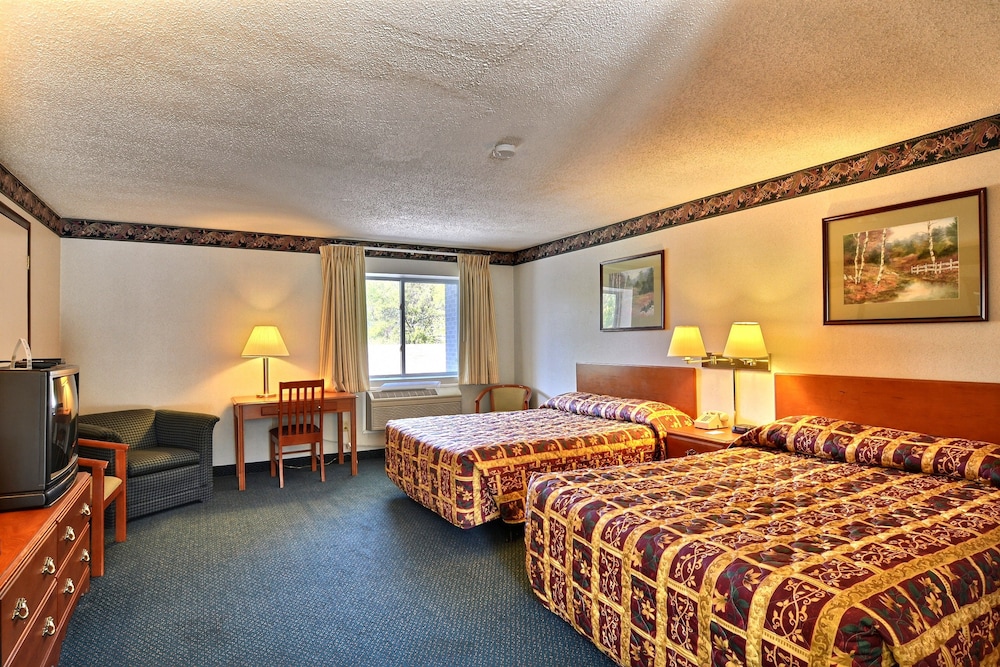 Standard Room, 2 Queen Beds, Non Smoking - Photo 1